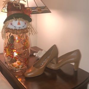 Women’s 8.5 block heel